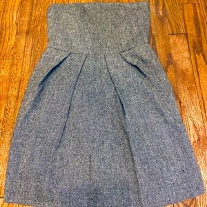 Women’s strapless grey fitted dress